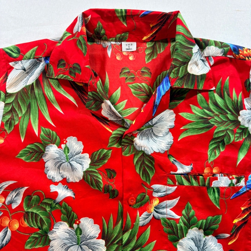 V.H.O. Hawaiian Shirt Mens Small Red Parrot Hibiscus Tropical Floral Button Down